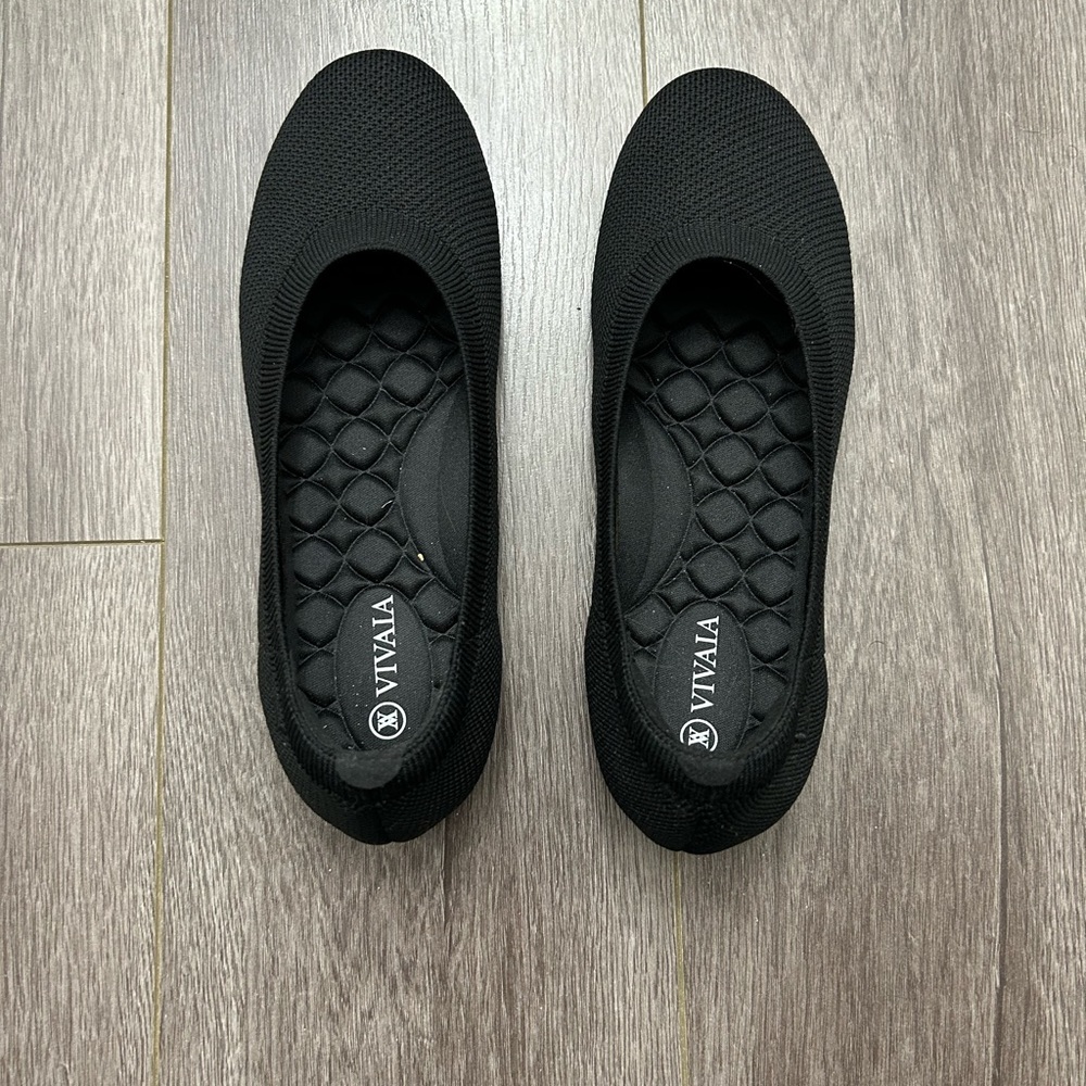 Vivaia- black flats women’s 7
